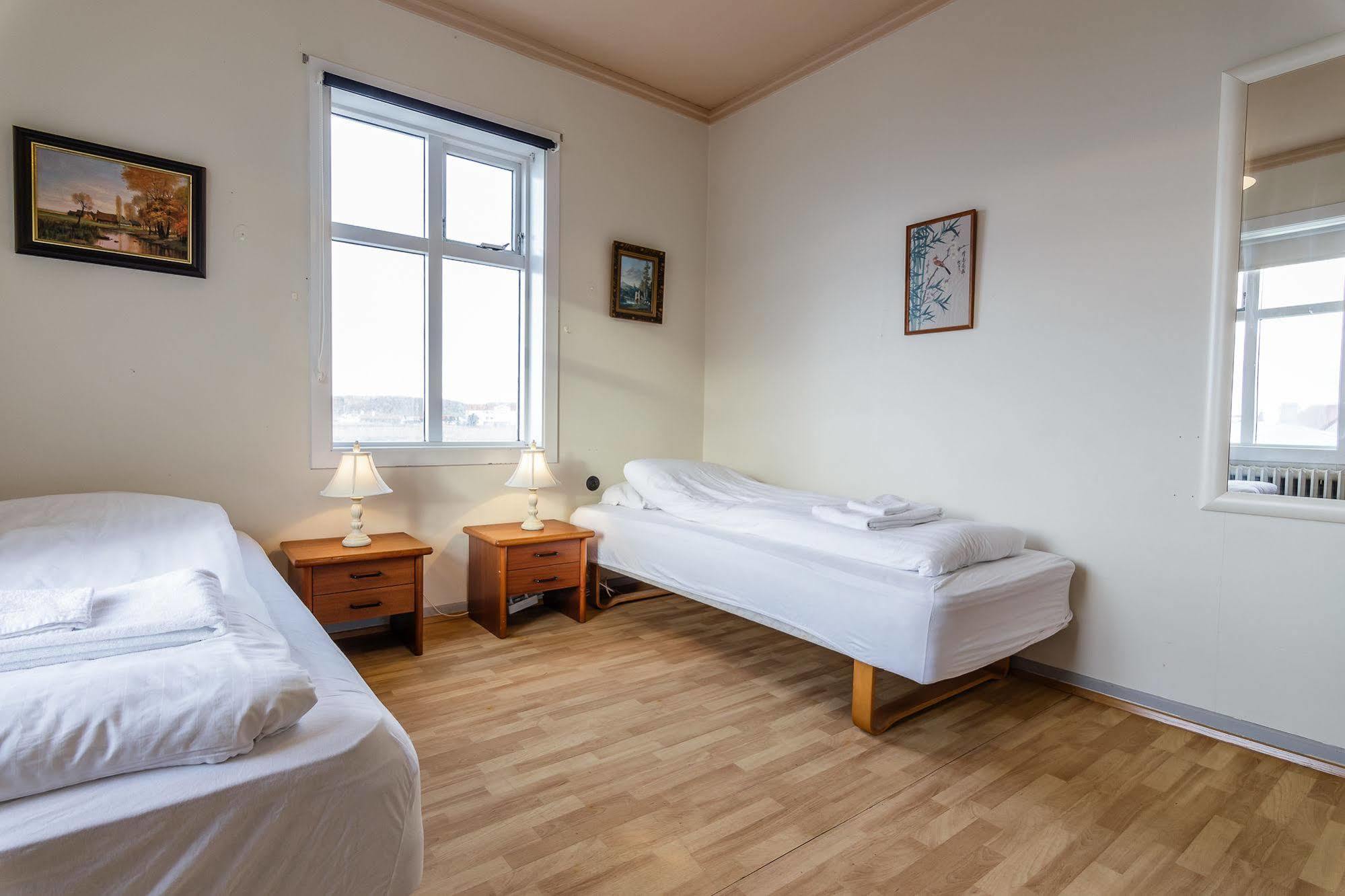 Riverside Hostel เบลินดือออส ภายนอก รูปภาพ
